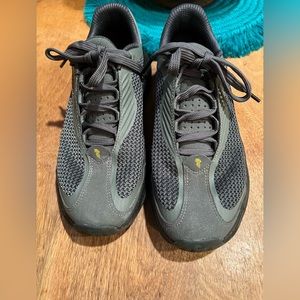 R.A.D women’s shoes size 8.5 / men’s size 7 (unisex shoe)